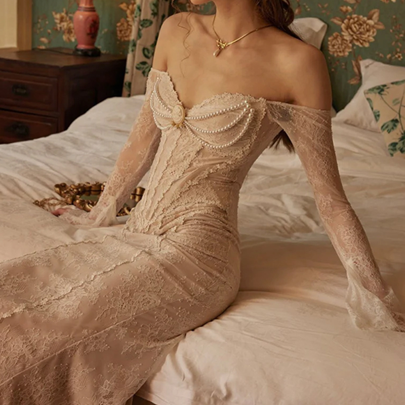 hongfeng provides prom dress custom designs with exquisite craftsmanship and elegant embellishments.